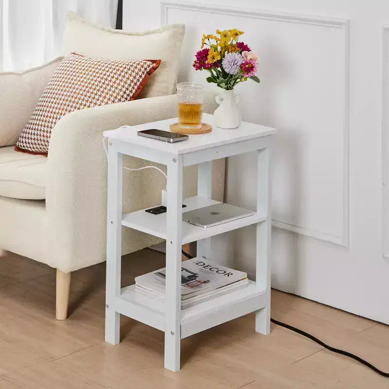 Table de chevet moderne avec station de recharge, Table d'appoint avec étagère de rangement pour chambre ou salon, Petits espaces, Noir/Marron/Blanc