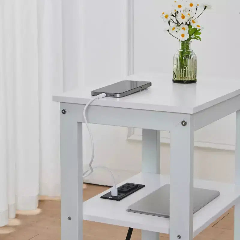 Table de chevet moderne avec station de recharge, Table d'appoint avec étagère de rangement pour chambre ou salon, Petits espaces, Noir/Marron/Blanc