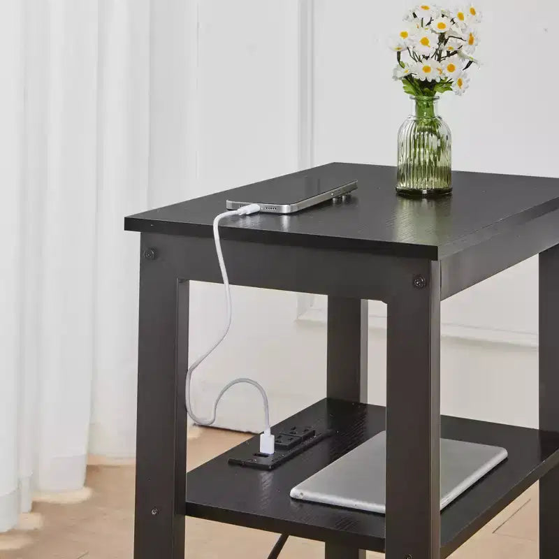 Table de chevet moderne avec station de recharge, Table d'appoint avec étagère de rangement pour chambre ou salon, Petits espaces, Noir/Marron/Blanc
