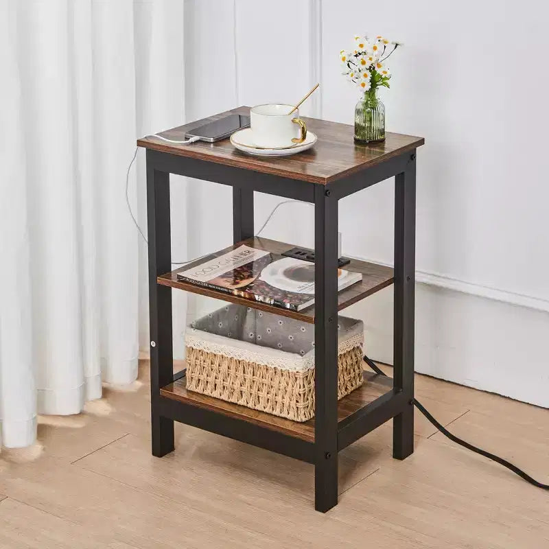 Table de chevet moderne avec station de recharge, Table d'appoint avec étagère de rangement pour chambre ou salon, Petits espaces, Noir/Marron/Blanc