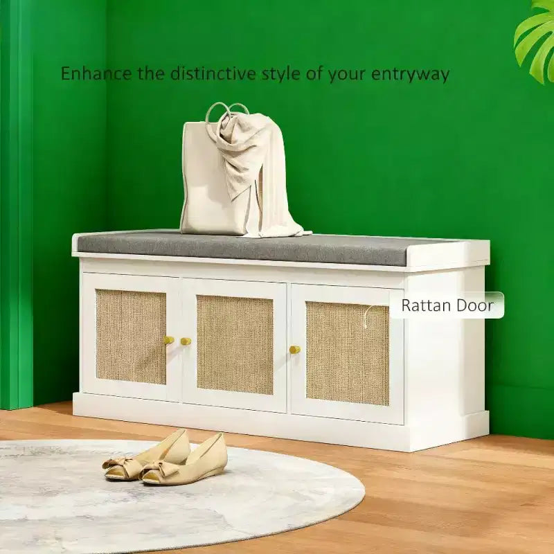 Banc de rangement pour chaussures de style campagnard avec portes en rotin tressé, petit banc d'entrée avec coussin en lin amovible pour petits espaces